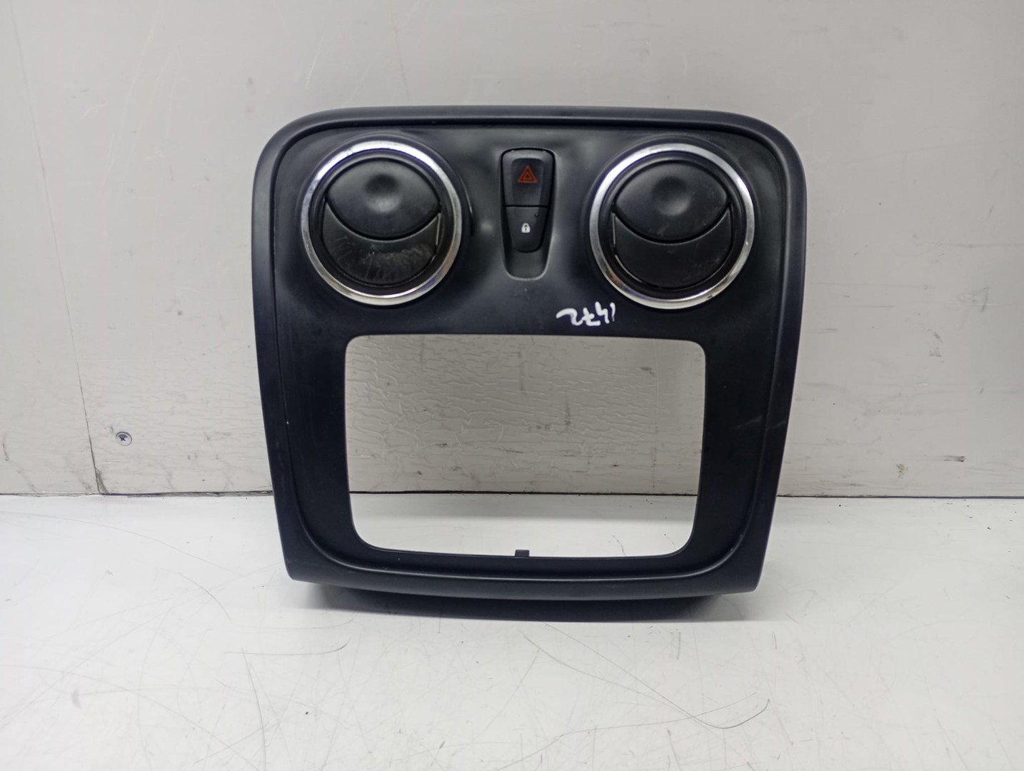 Grila ventilatie 682601926r Peugeot 407 1 (2004 - 2010)
