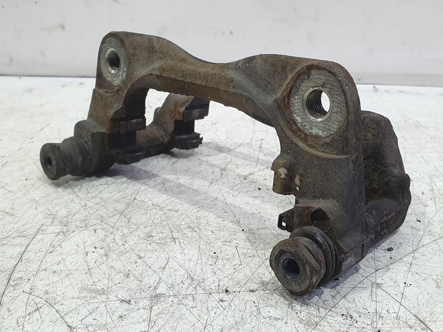 Suport etrier 701446ad Toyota Corolla E160 (2012 - 2016)