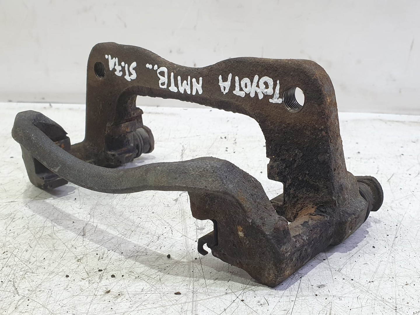 Suport etrier 701446ad Toyota Corolla E160 (2012 - 2016)