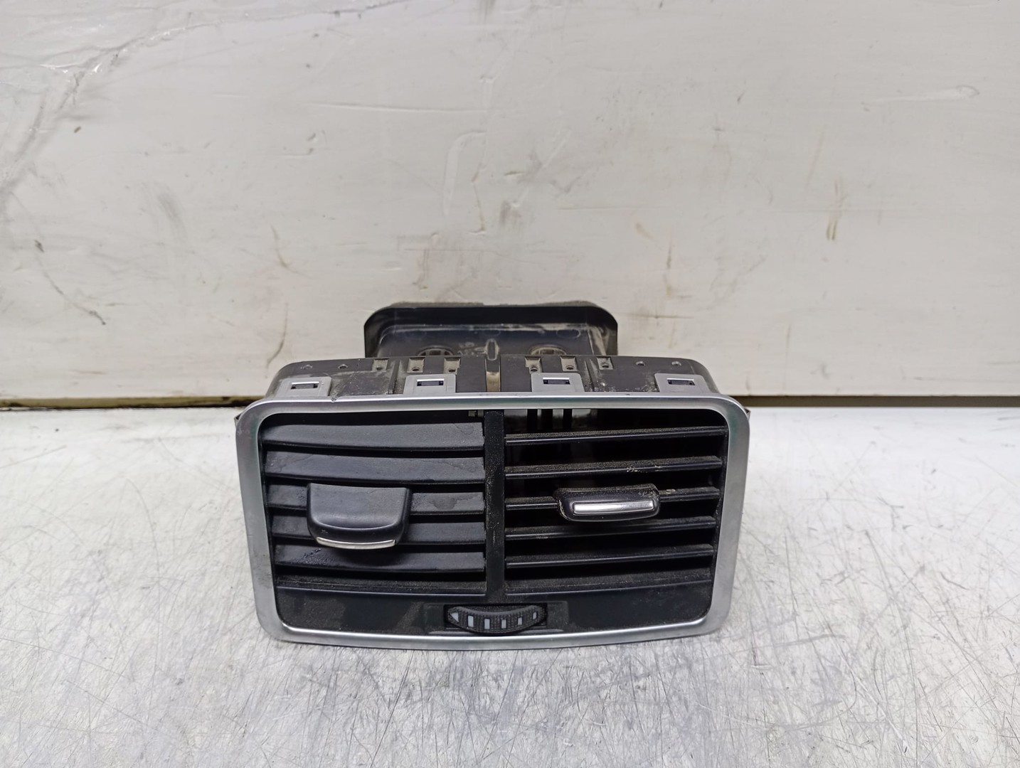 Grila ventilatie 4F0819203 Audi A6 4F/C6 (facelift) (2008 - 2011)