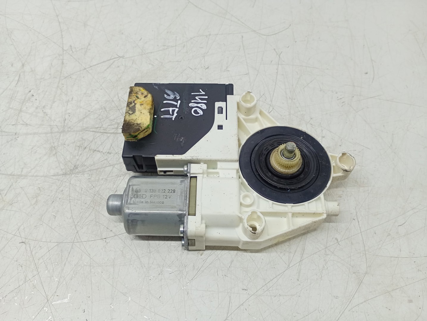 Motoras geam stanga fata 0130822229 Volkswagen Jetta 6 (2010 - 2014)