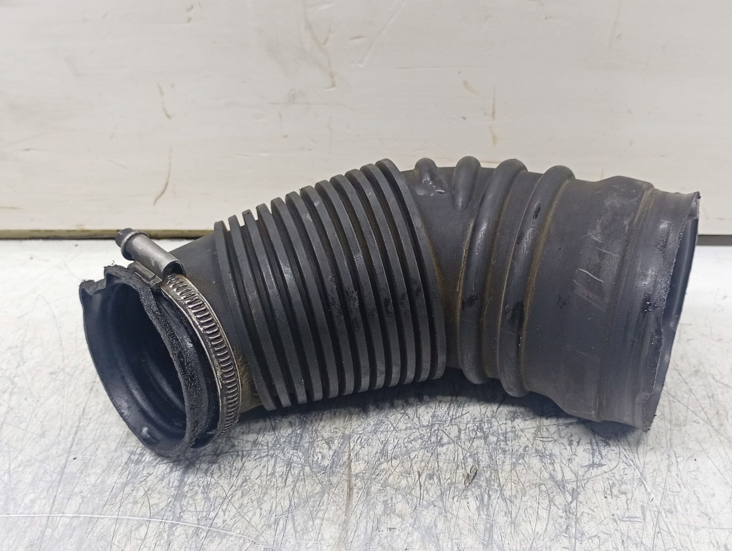 Furtun admisie 4F0129615L Volkswagen Jetta 6 (2010 - 2014)