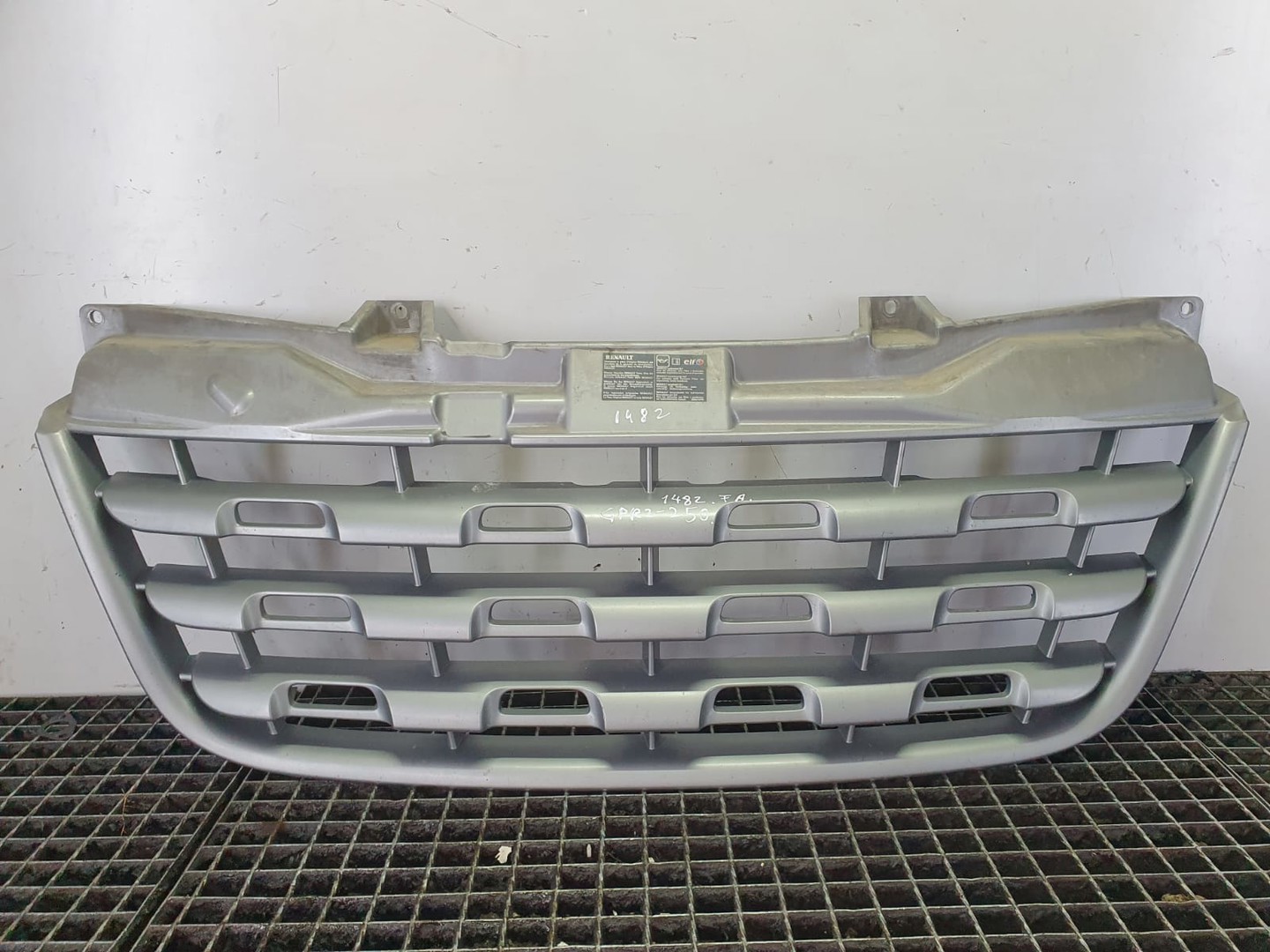 Grila bara fata 623100256r Renault Master 3 (2010 - 2015)