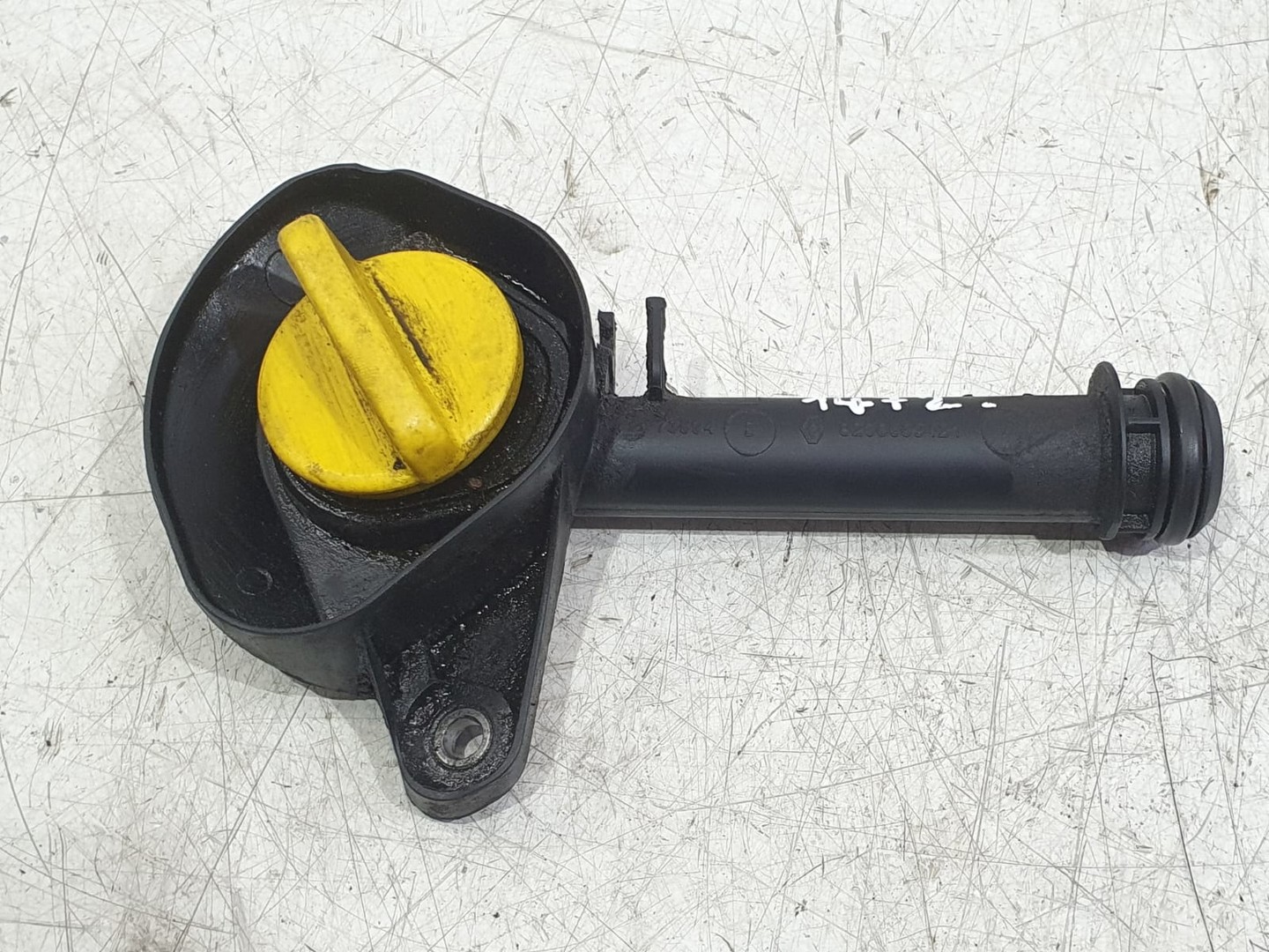 Tub alimentare ulei 8200639421 Dacia Sandero 2 (2013 - 2016)