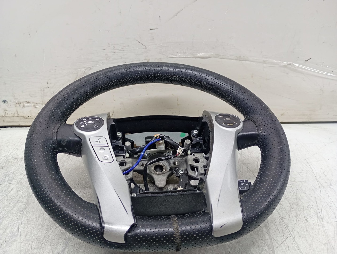 Volan in 3 spite cu comenzi 8425047041 Toyota Prius XW30 (2009 - 2011)