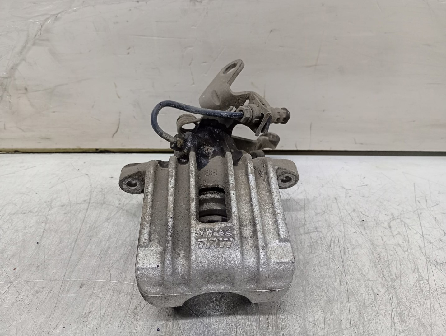 Etrier stanga spate Volkswagen Jetta 6 (2010 - 2014)