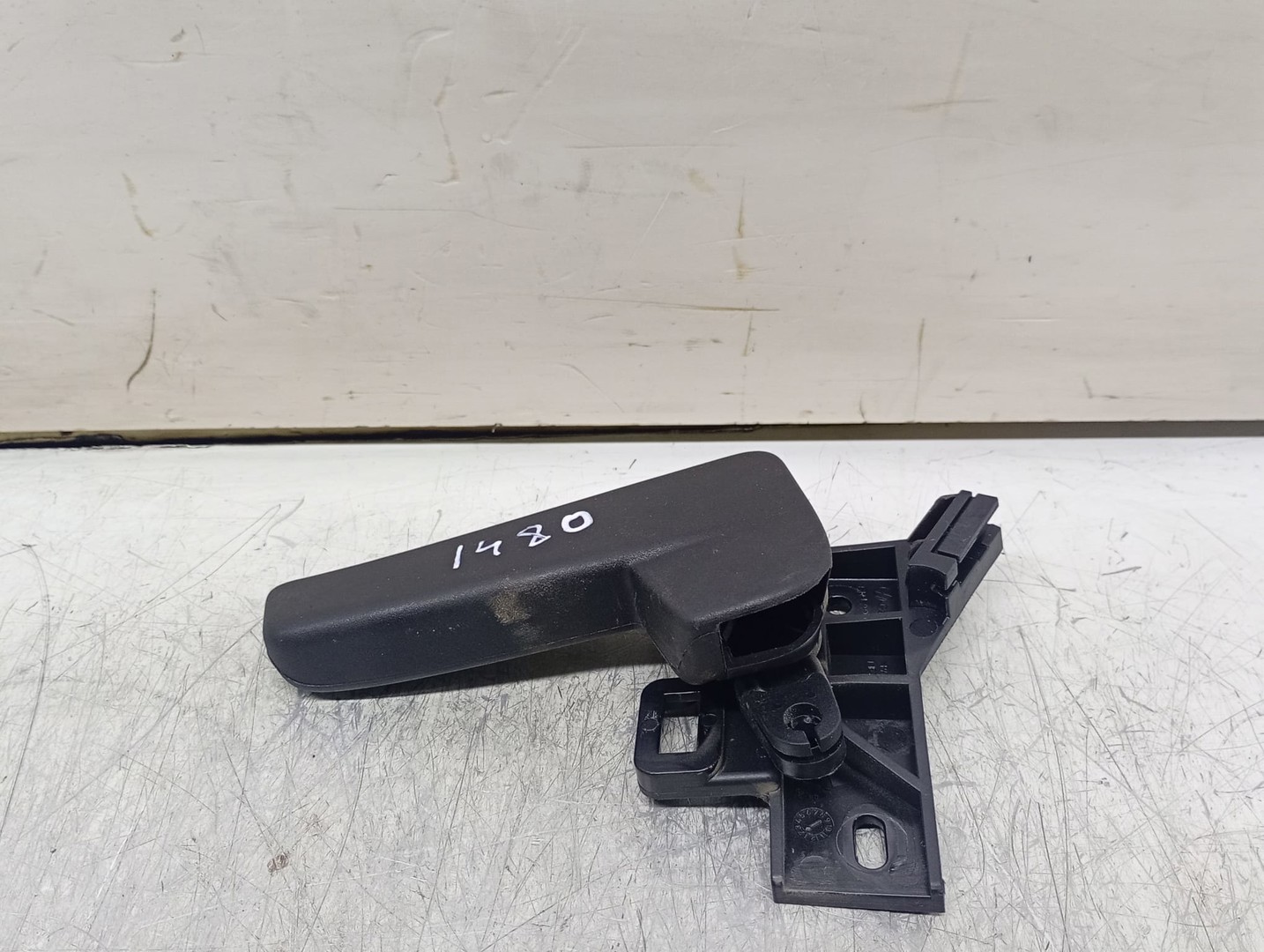 Maner deschidere capota 6R1823633 Volkswagen Jetta 6 (2010 - 2014)