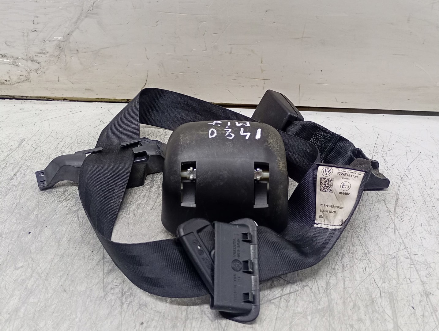 Centura siguranta spate 5C6857807M Volkswagen Jetta 6 (2010 - 2014)