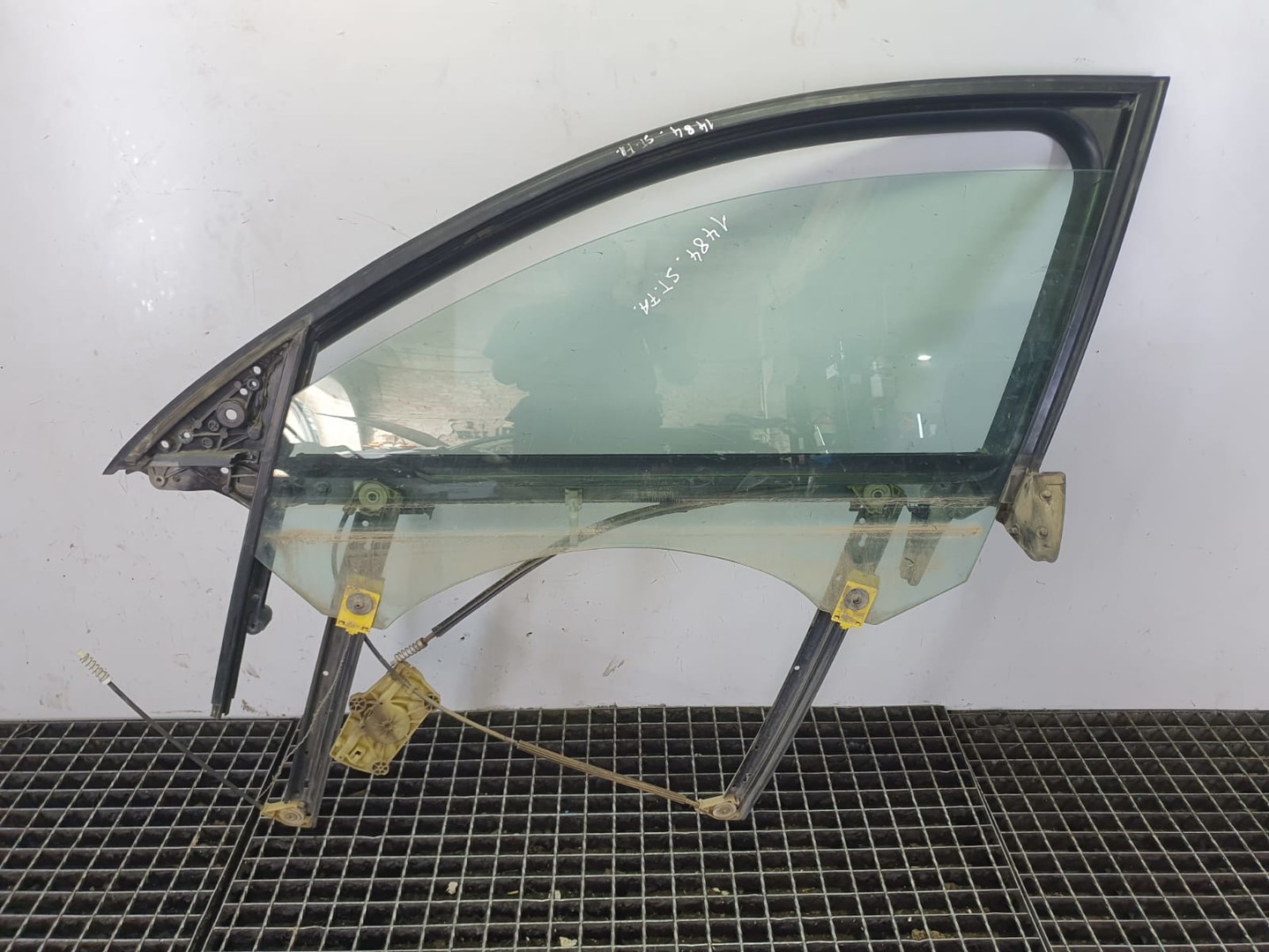 Rama usa stanga fata 4f0837629 4f0837461d Audi A6 4F/C6 (2004 - 2008)