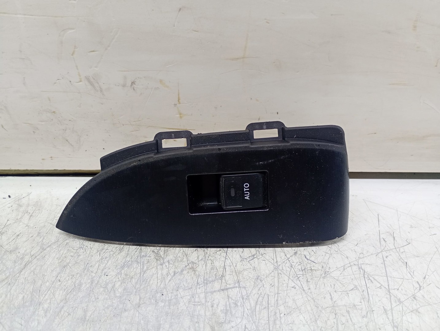 Buton geam 74272-47060 Toyota Prius XW30 (2009 - 2011)