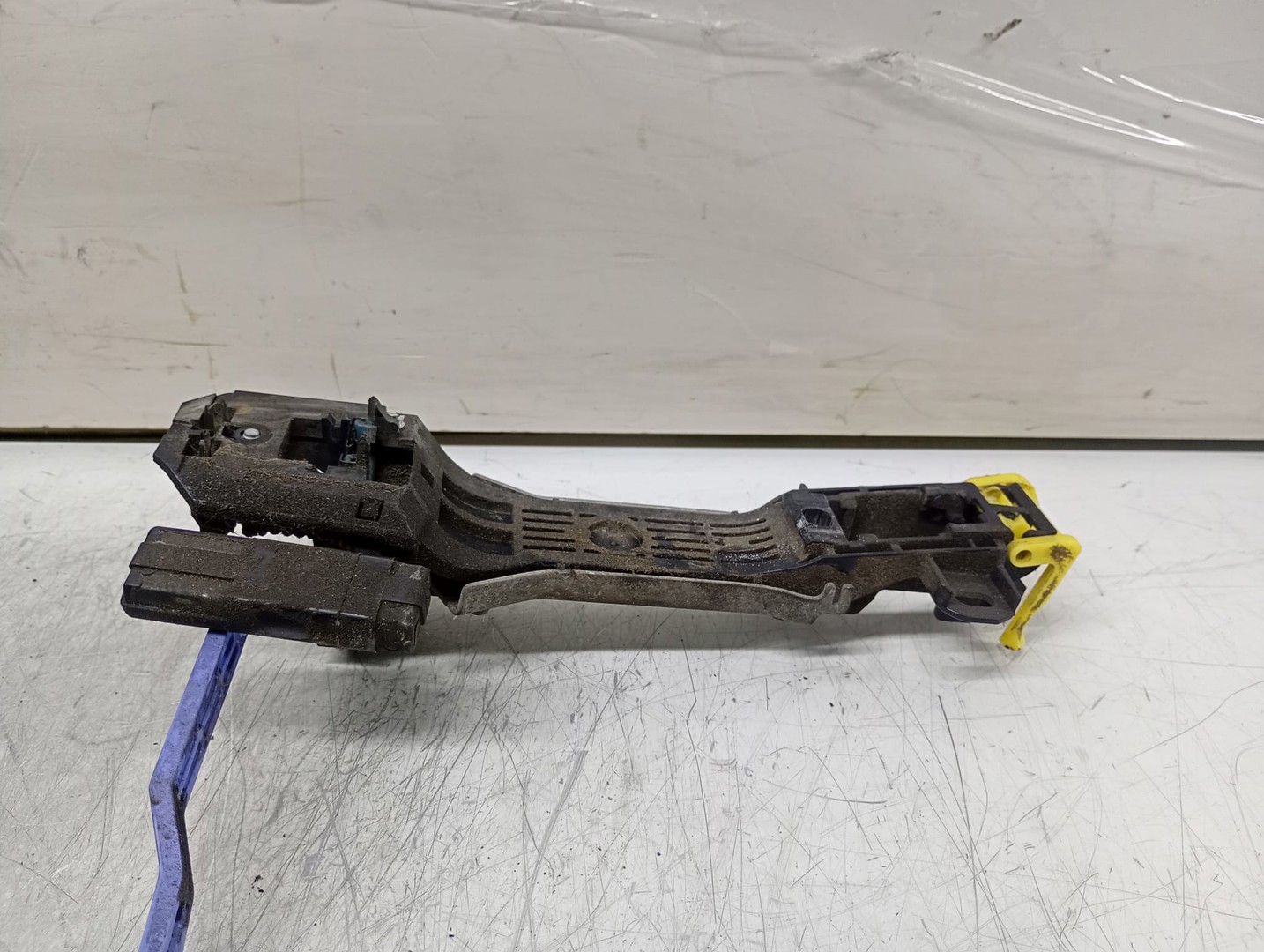 Suport maner exterior stanga spate Toyota Prius XW30 (2009 - 2011)