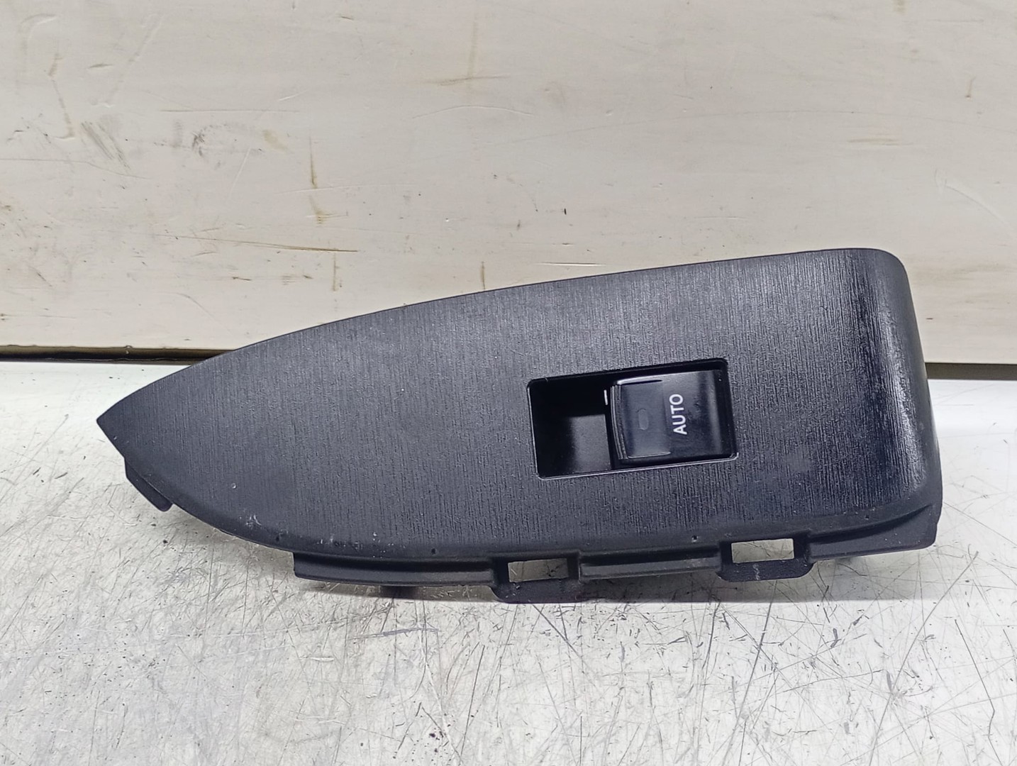 Buton geam 74231-47110 Toyota Prius XW30 (2009 - 2011)