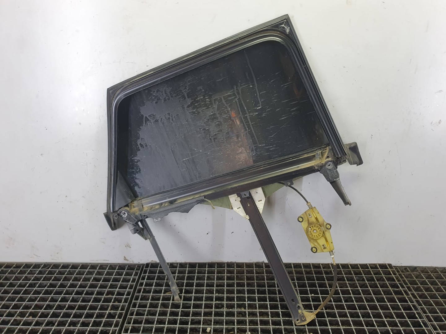 Rama usa stanga spate 470867415c 470867369c Audi A6 4F/C6 (2004 - 2008)