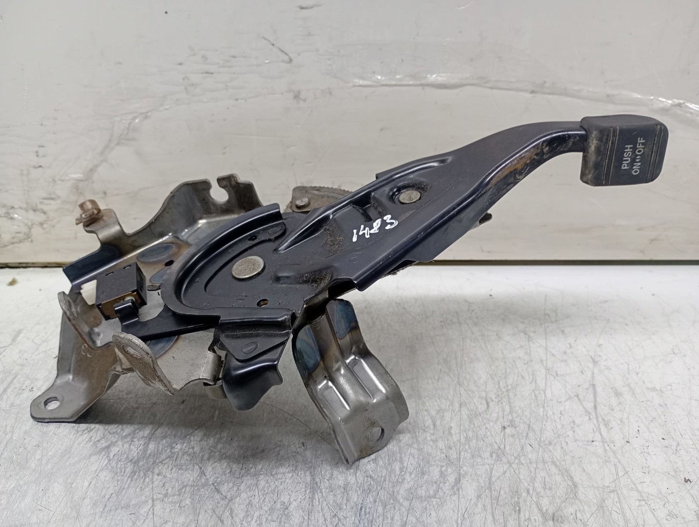 Pedala frana de mana Toyota Prius XW30 (2009 - 2011)