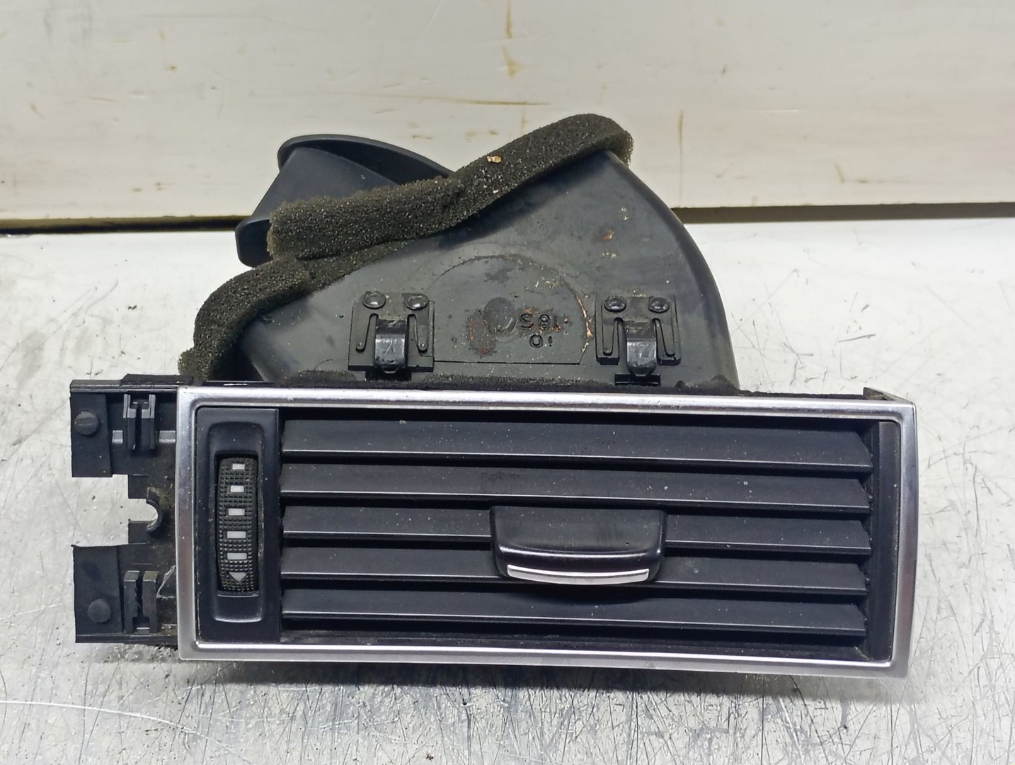 Grila ventilatie 4F1820902D Audi A6 4F/C6 (2004 - 2008)