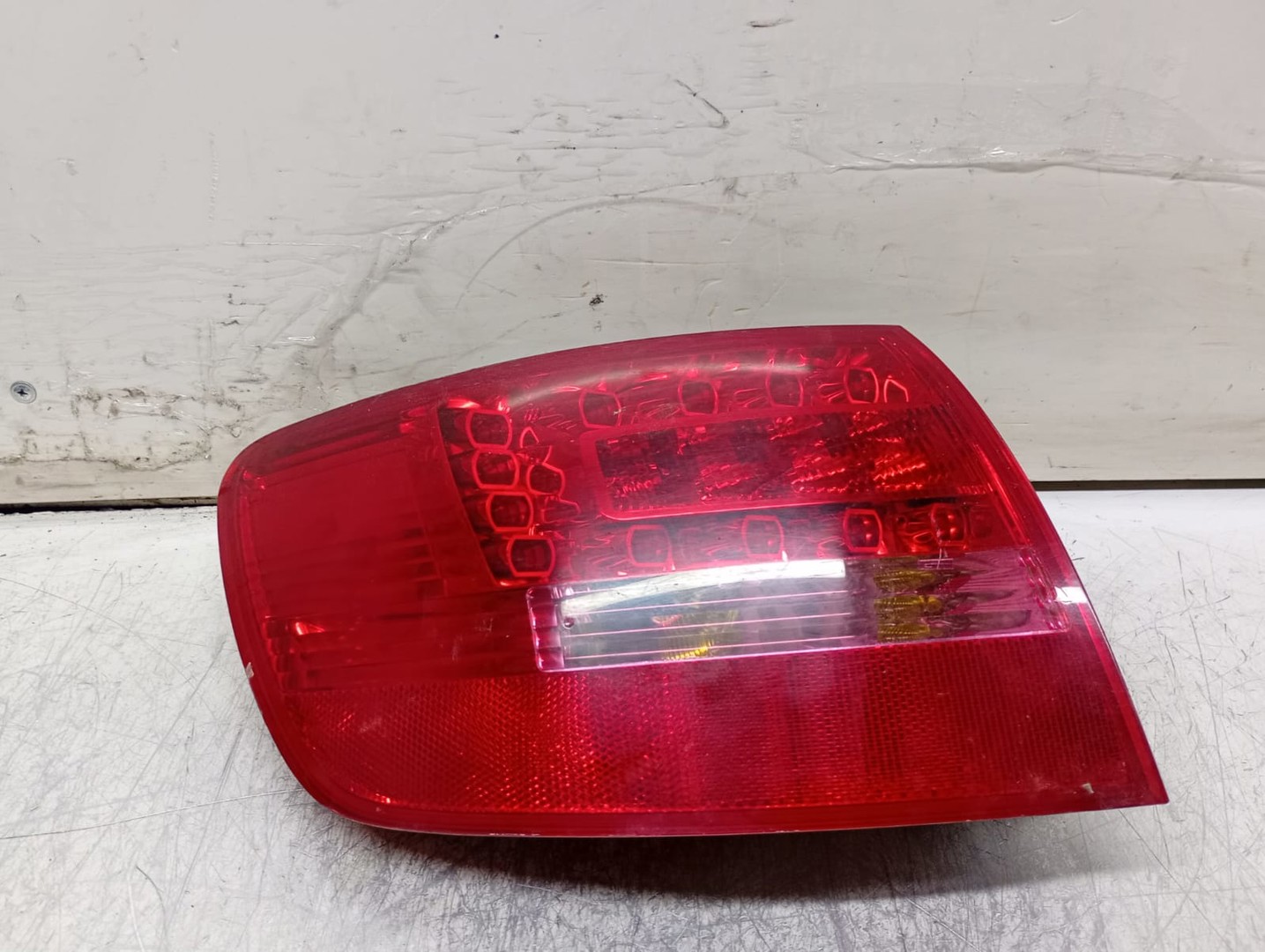 Stop stanga 4f9945095H Audi A6 4F/C6 (2004 - 2008)