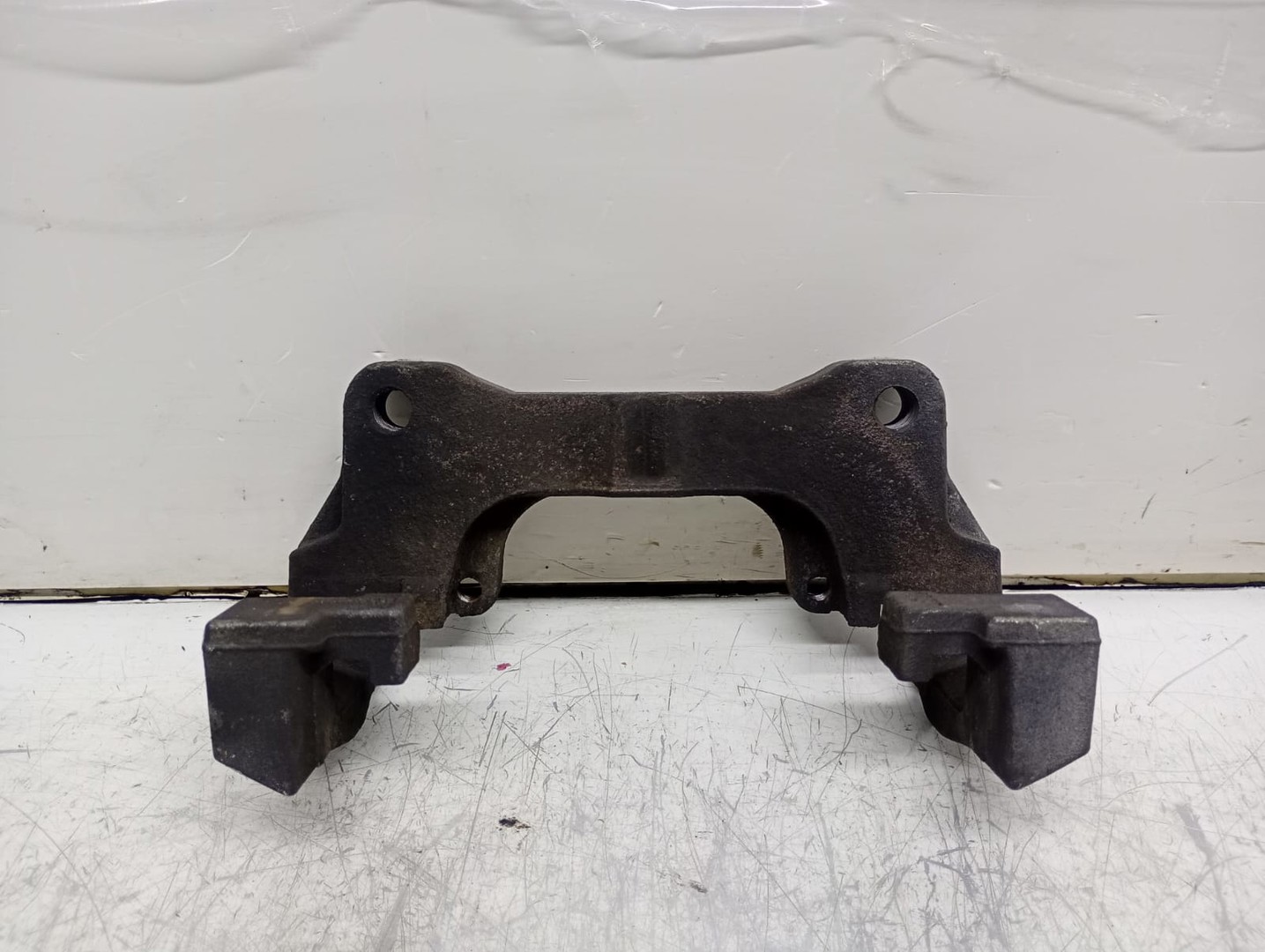 Suport etrier dreapta fata Volvo V60 2 (2018 - 2020)