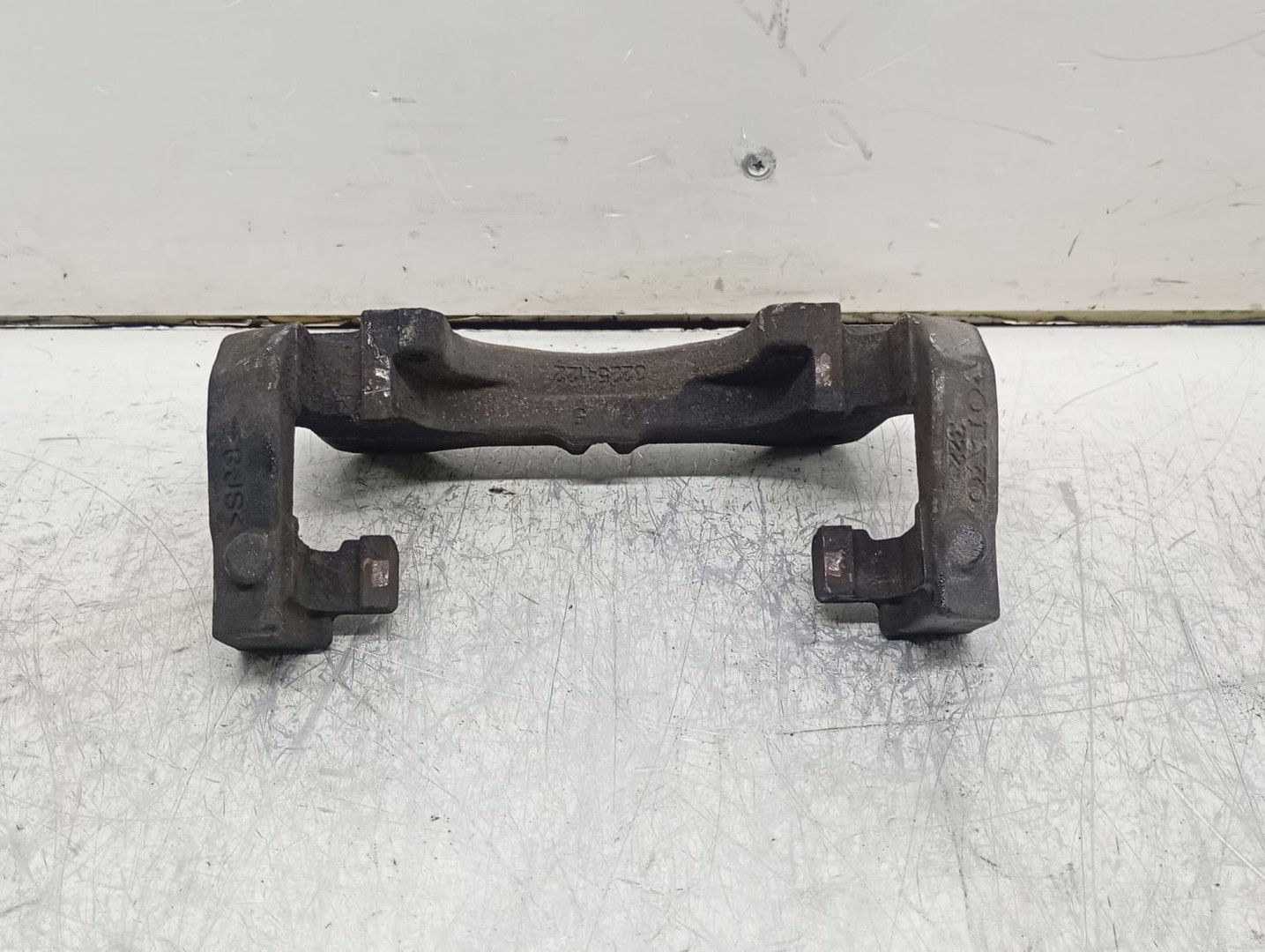 Suport etrier stanga fata Volvo V60 2 (2018 - 2020)