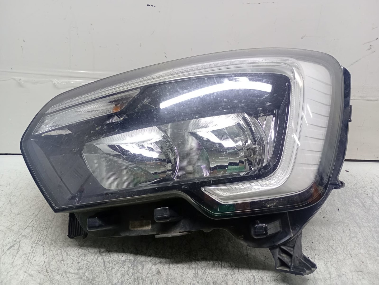 Far dreapta 260607867r Cu defect Renault Master 3 (2010 - 2015)