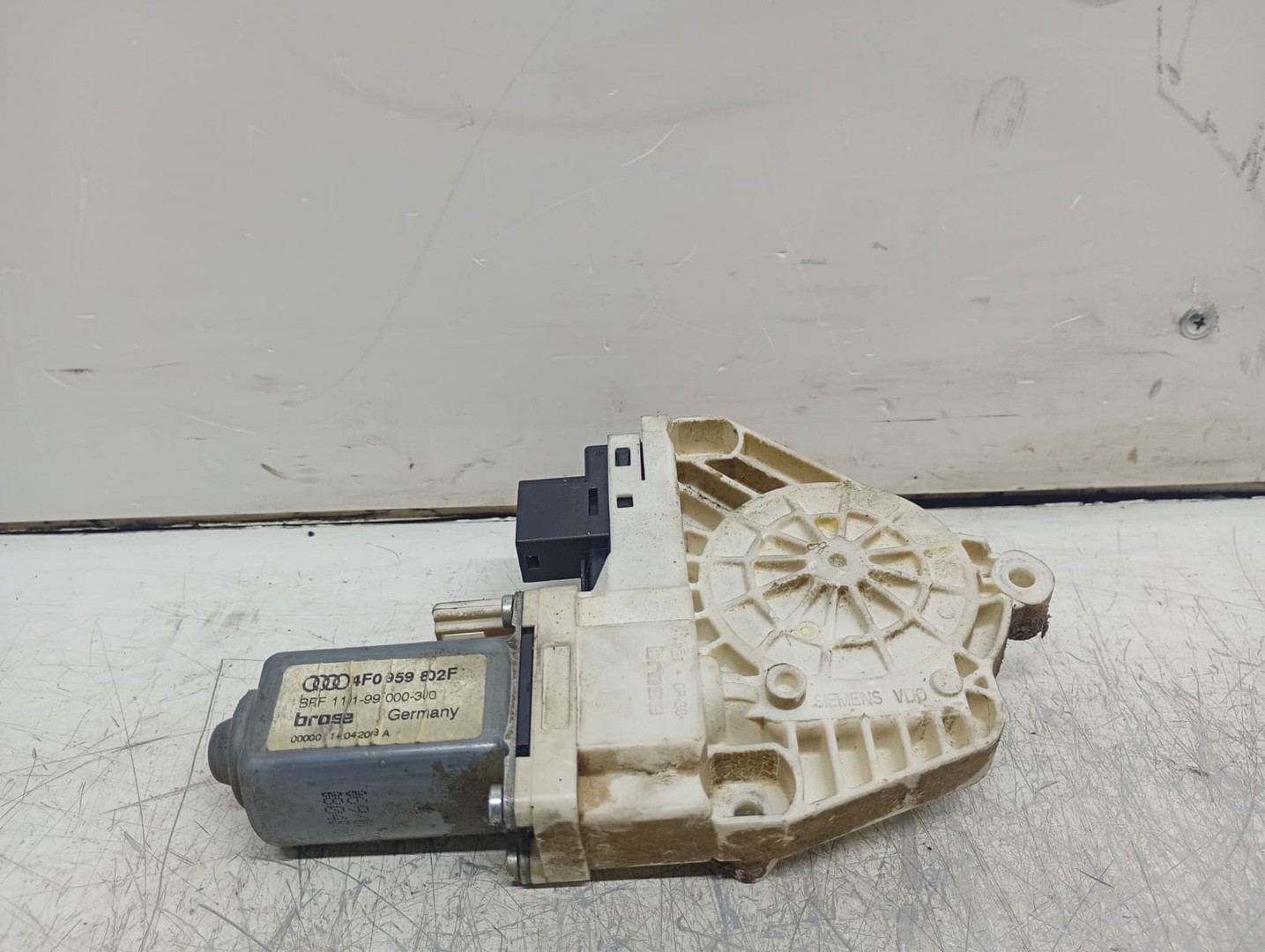 Motoras geam dreapta spate 4F0959802F Audi A6 4F/C6 (2004 - 2008)