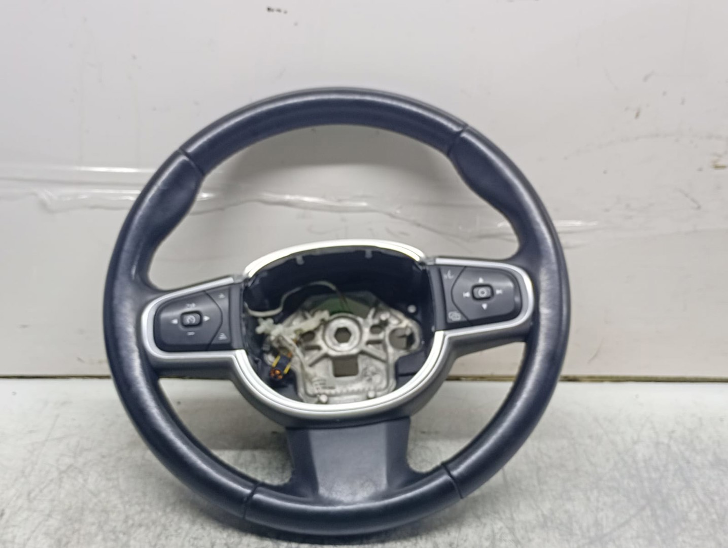 Volan in 3 spite cu comenzi 31407813 Volvo V60 2 (2018 - 2020)