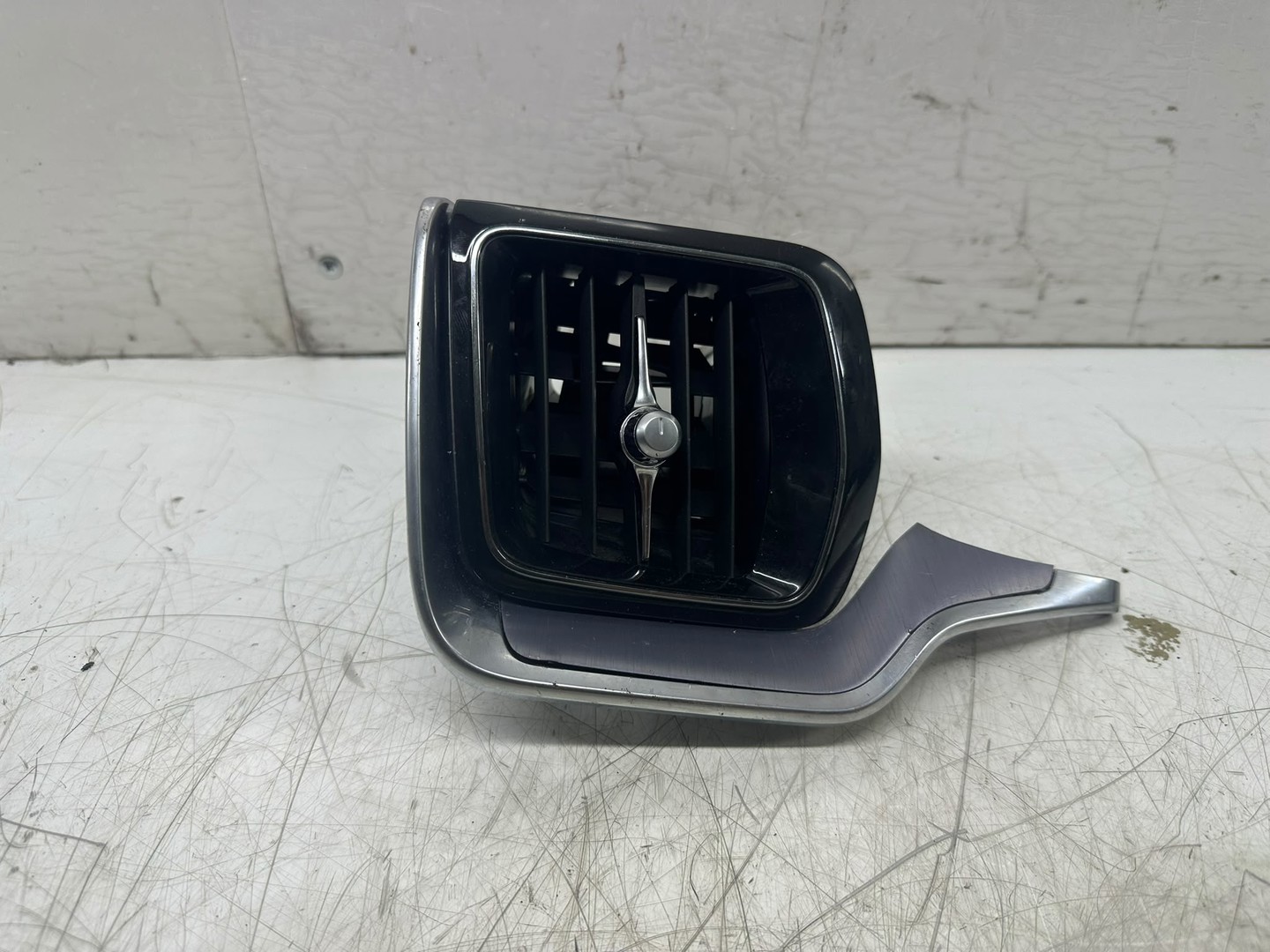 Grila ventilatie 31477272lh Volvo V60 2 (2018 - 2020)