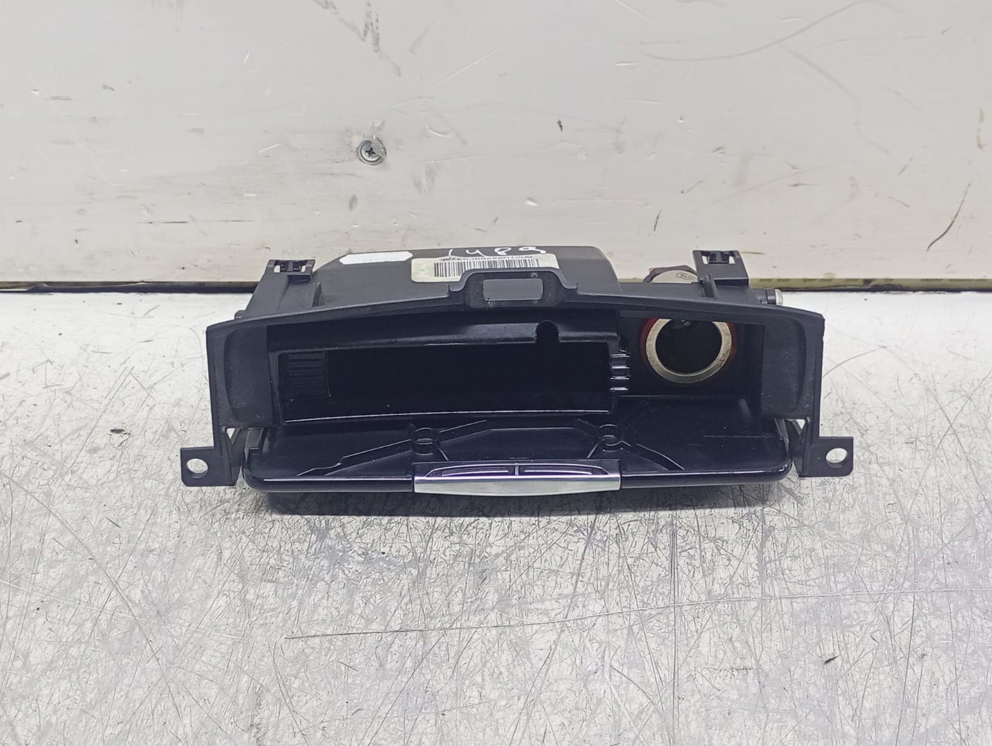 Scrumiera 8M21-U04788 Ford Fiesta 6 (facelift) (2013 - 2020)
