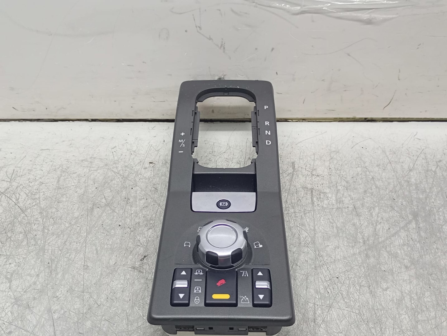 Consola centrala AH32-14B596-AE Land Rover Range Rover Sport 1 (facelift) (2009 - 2013)