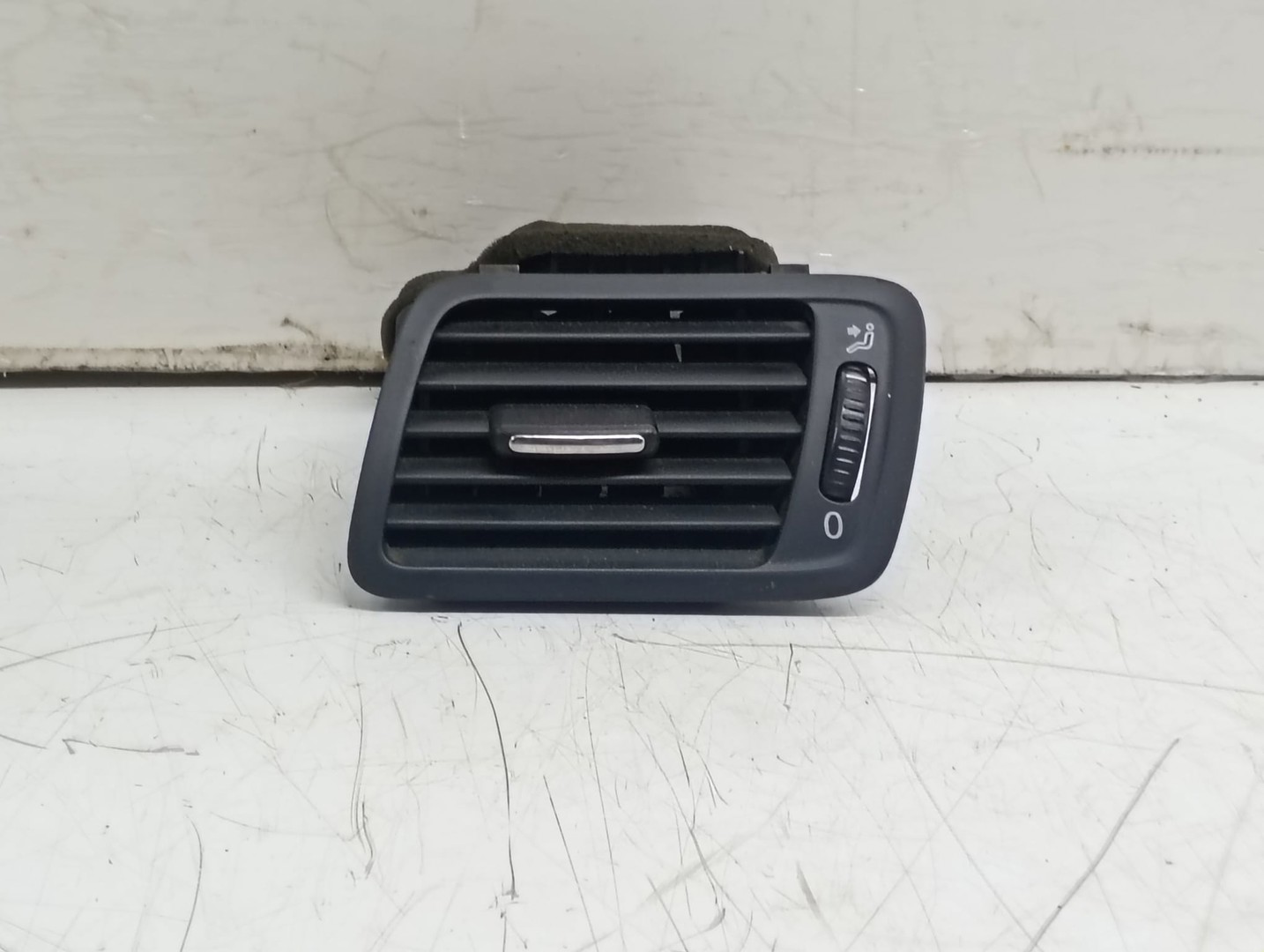 Grila ventilatie 3C1819701E Volkswagen Passat B6 (2005 - 2010)