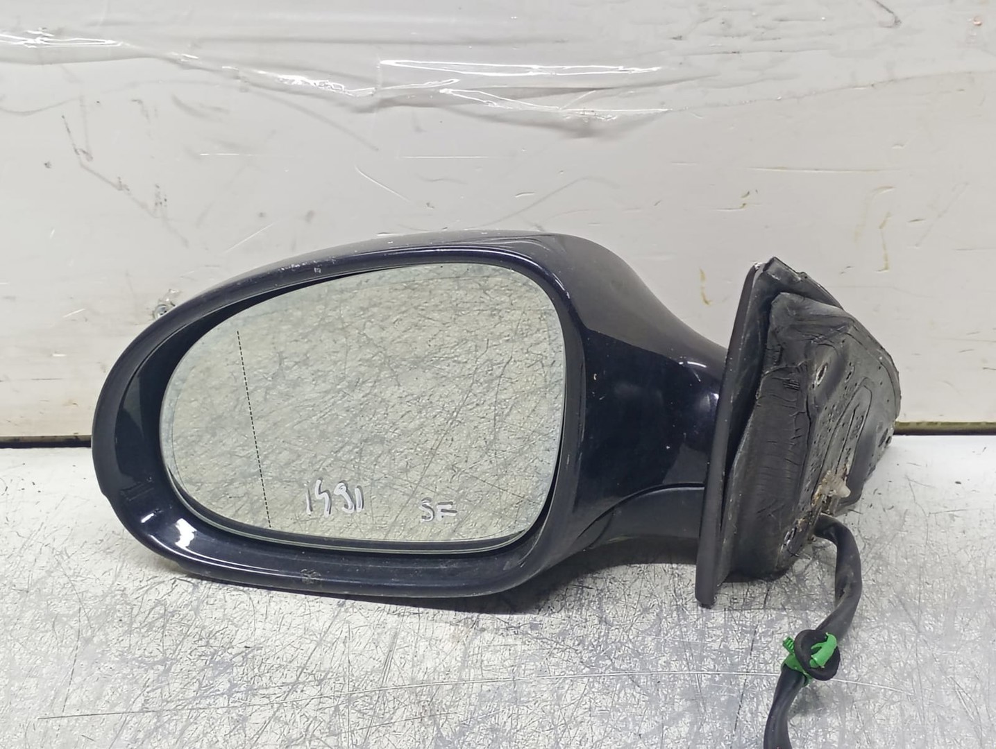 Oglinda stanga E13010880 Volkswagen Passat B6 (2005 - 2010)