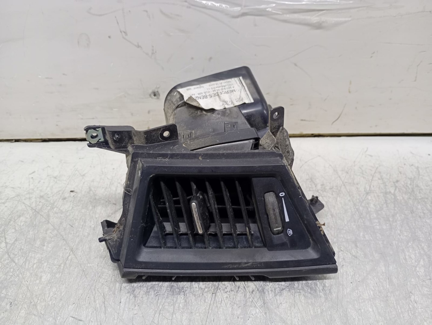 Grila ventilatie bord A9608300654 Mercedes Benz Actros MP4 1 (2011 - 2019)