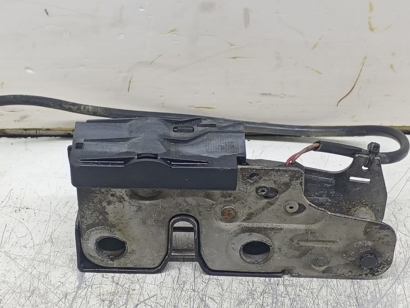Broasca capota 3C1823187 Volkswagen Passat B6 (2005 - 2010)