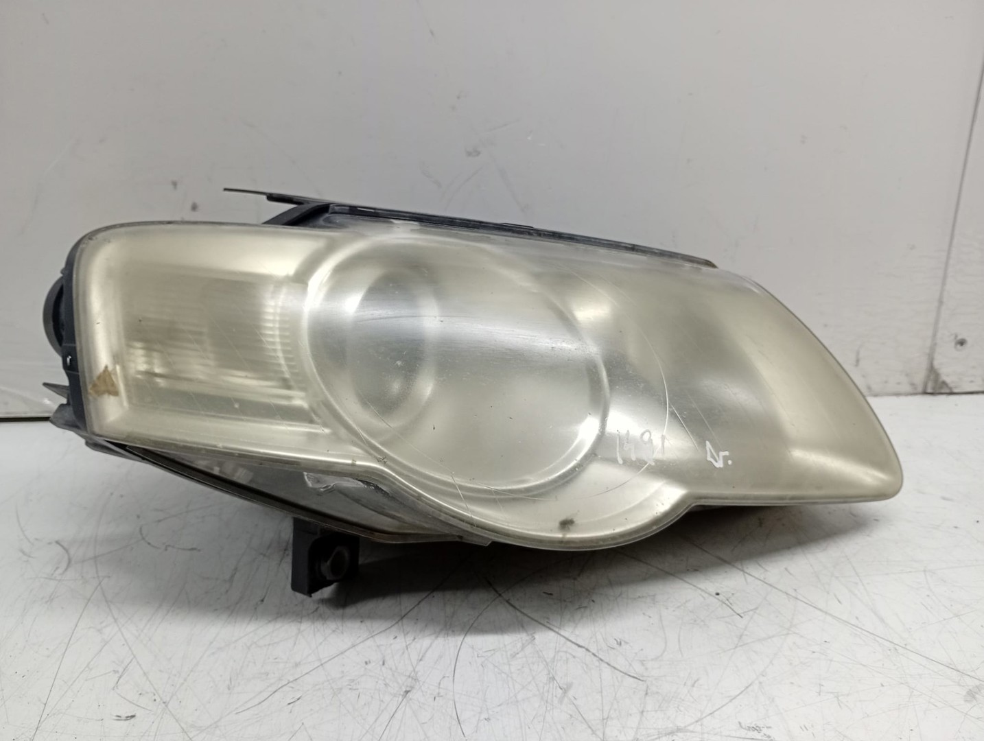 Far dreapta 3c0941006q Volkswagen Passat B6 (2005 - 2010)