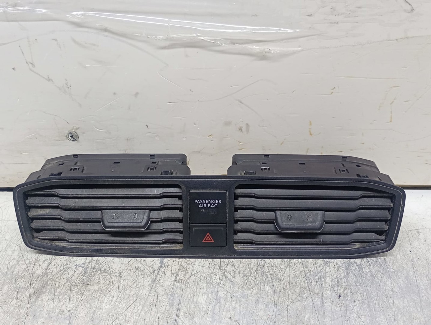 Grila ventilatie bord 2K5819728 Volkswagen Caddy 4 (2015 - 2020)