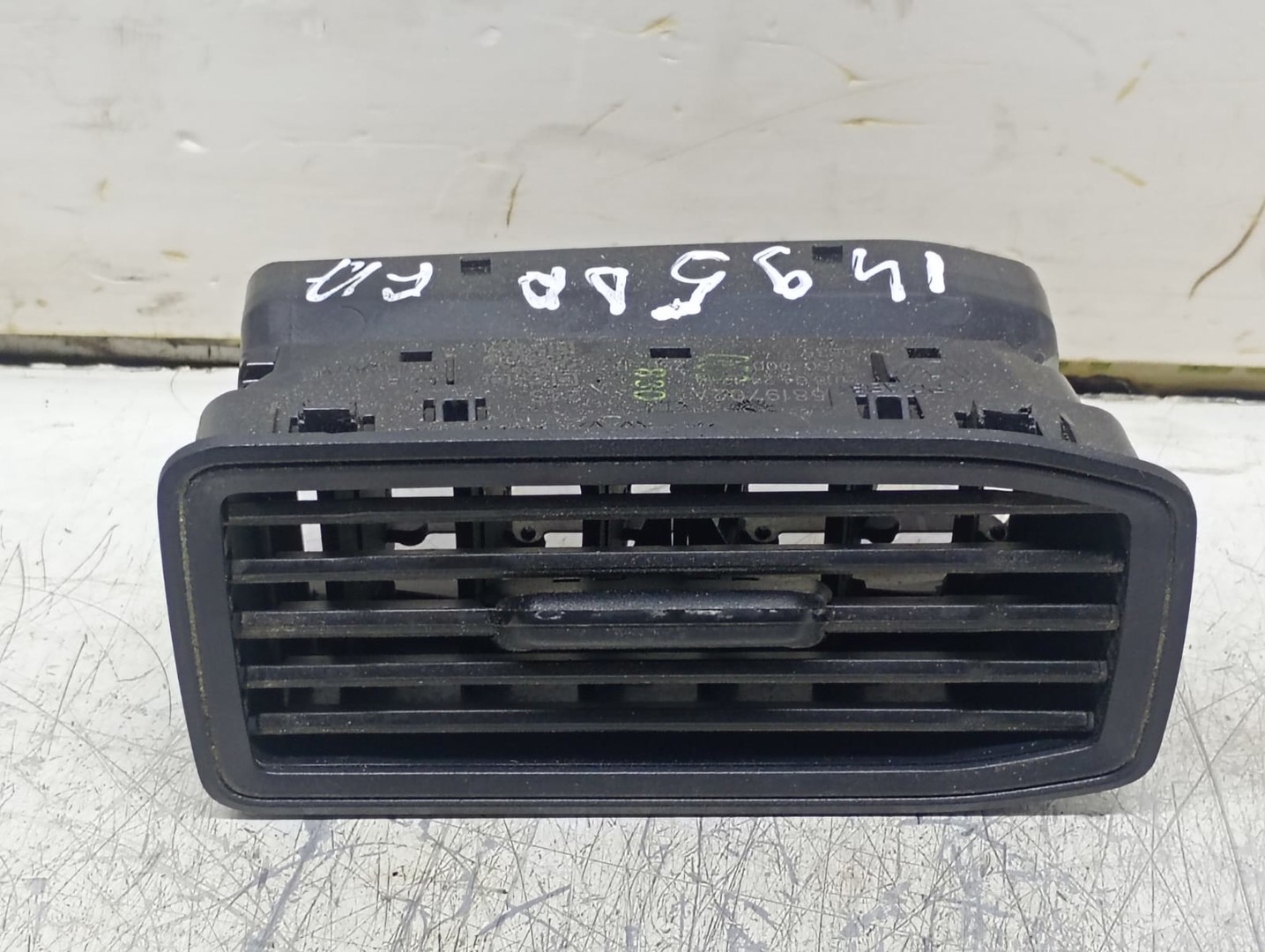 Grila ventilatie bord 2K5819702A Volkswagen Caddy 4 (2015 - 2020)