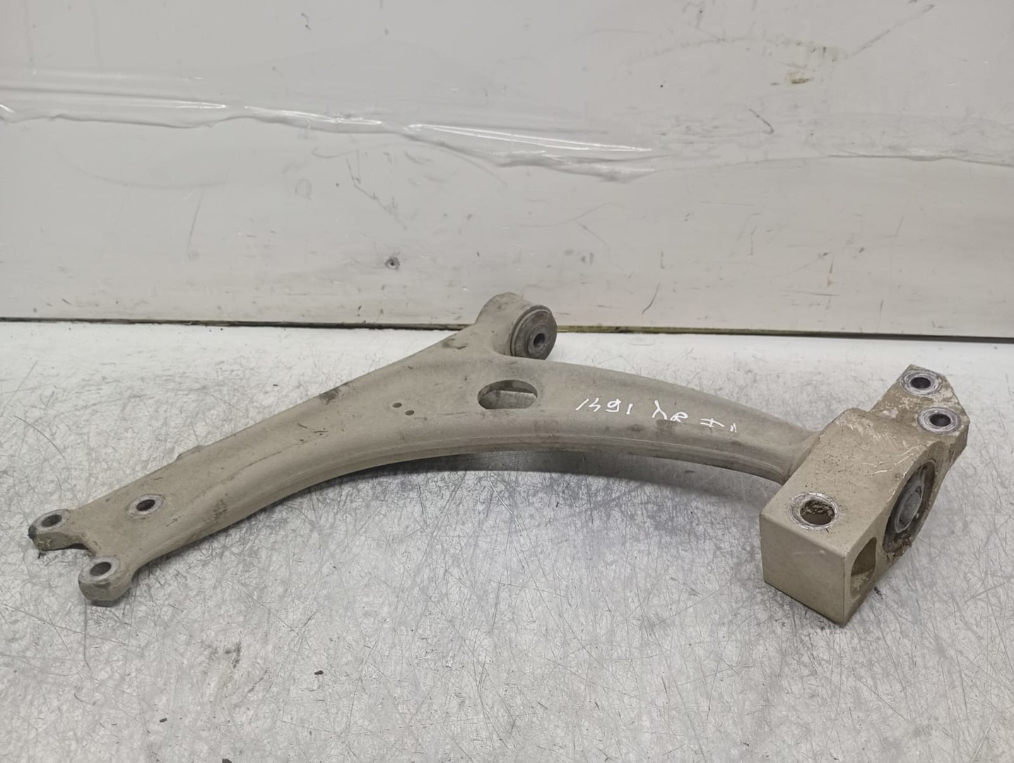 Brat suspensie fata 3C0407153B Volkswagen Passat B6 (2005 - 2010)
