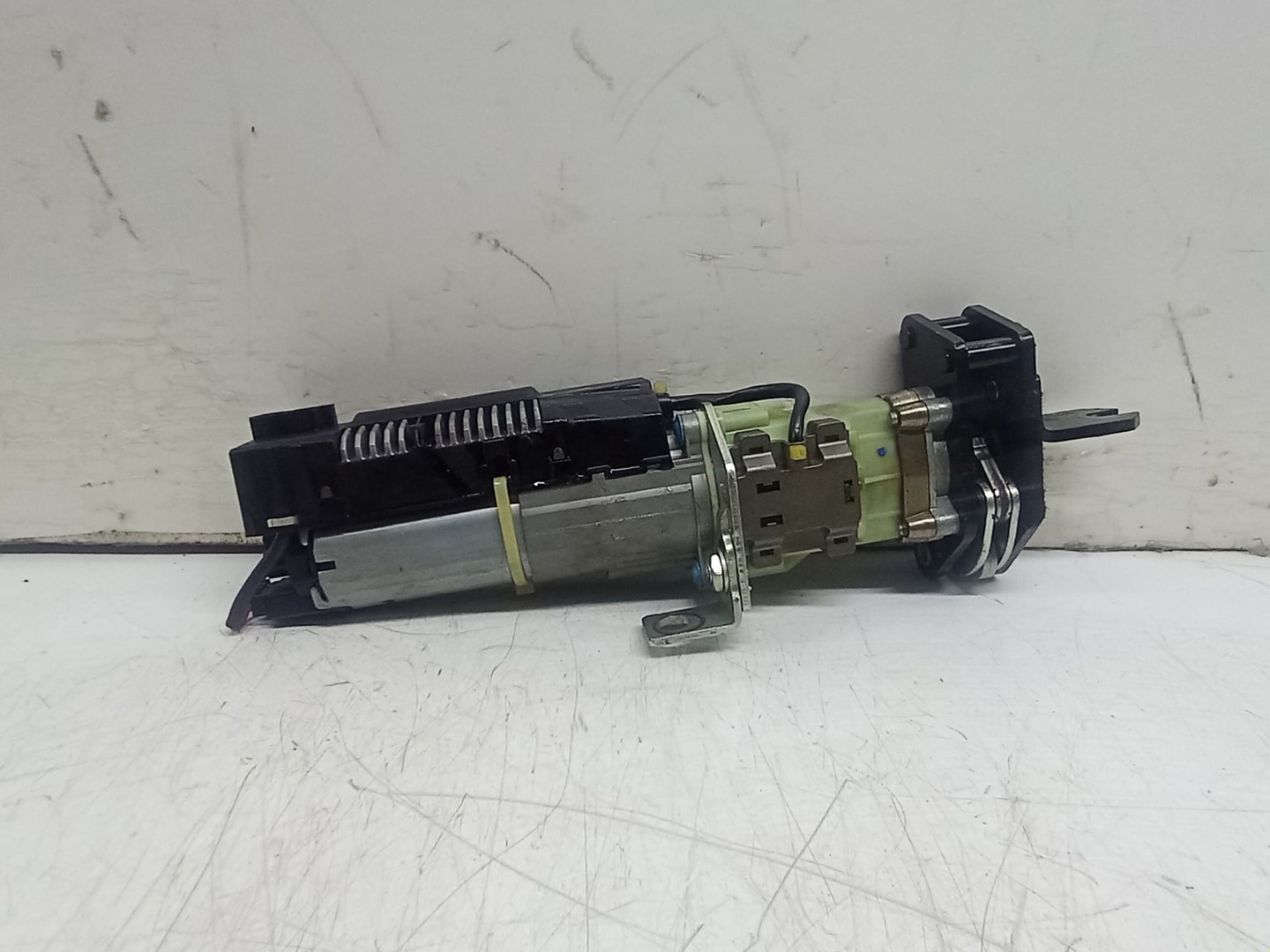 Motoras soft close E5050012D Volkswagen Passat B6 (2005 - 2010)