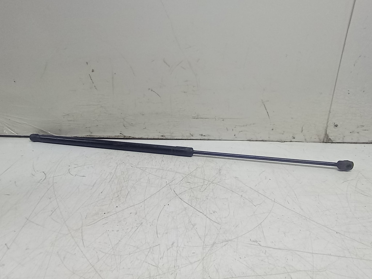 Amortizor capota 3C0823359A Volkswagen Passat B6 (2005 - 2010)