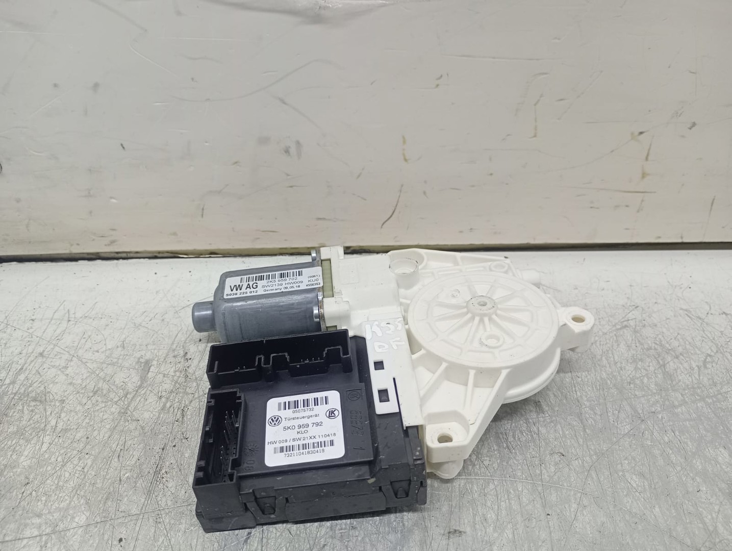 Motoras geam dreapta fata 2K5959702 Volkswagen Caddy 4 (2015 - 2020)