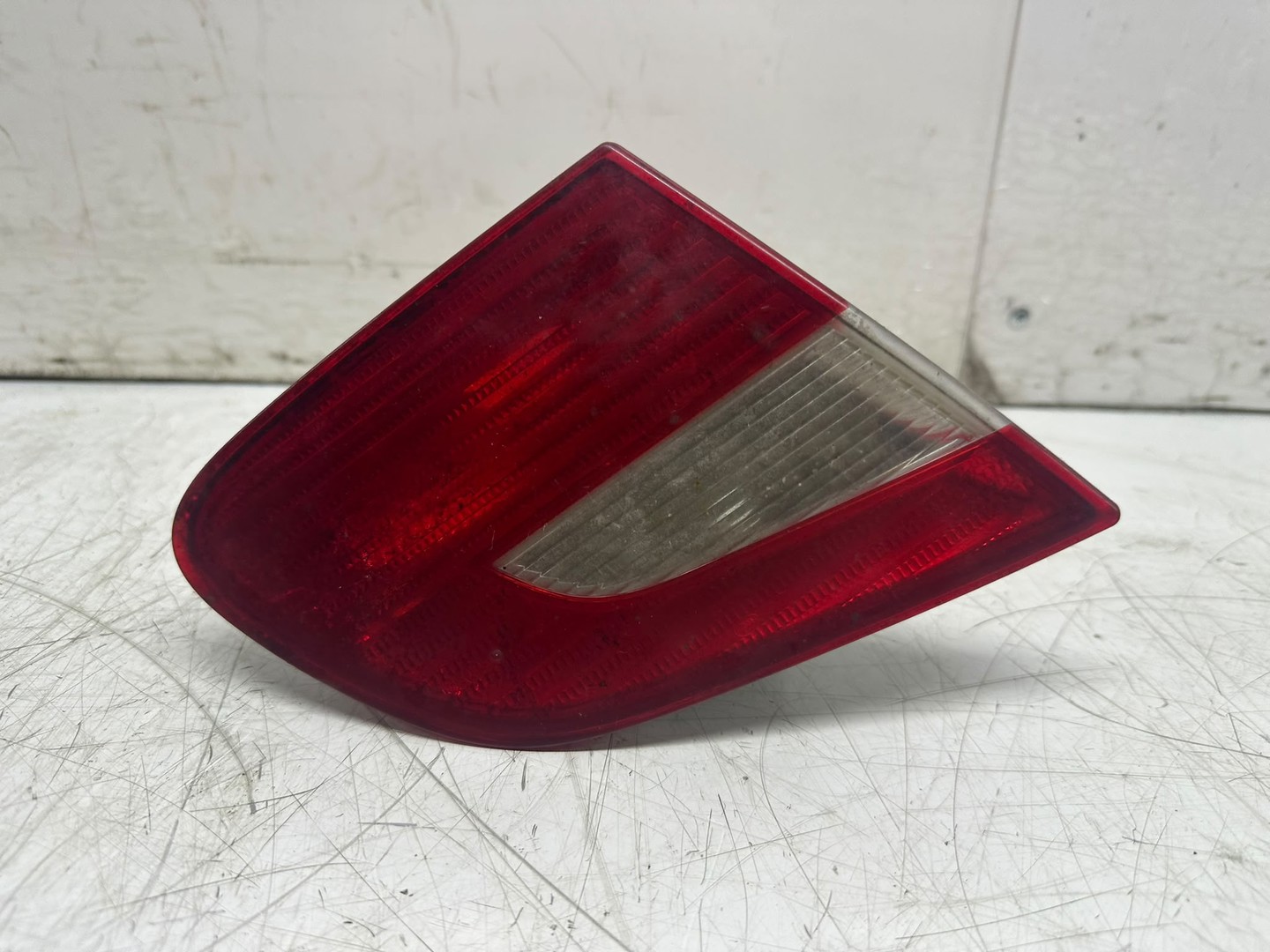 Stop stanga haion 3t5945093 Skoda Superb 2 (2008 - 2013)