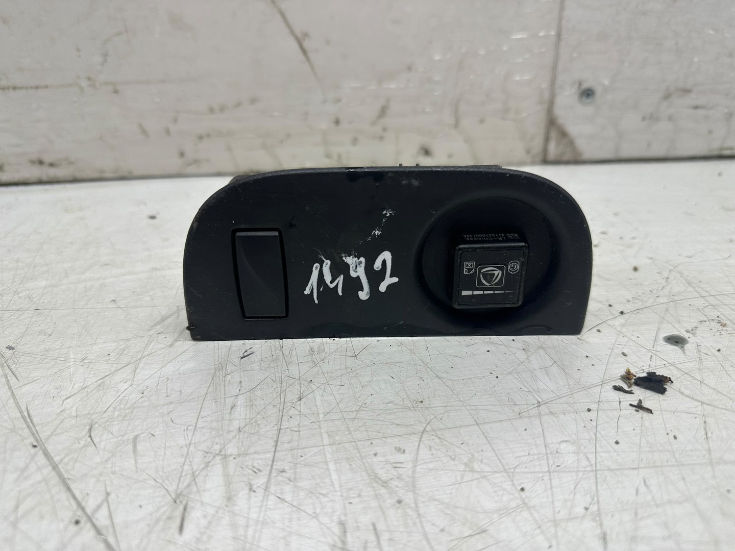 Buton 684937116 Dacia Logan 2 (2013 - 2016)