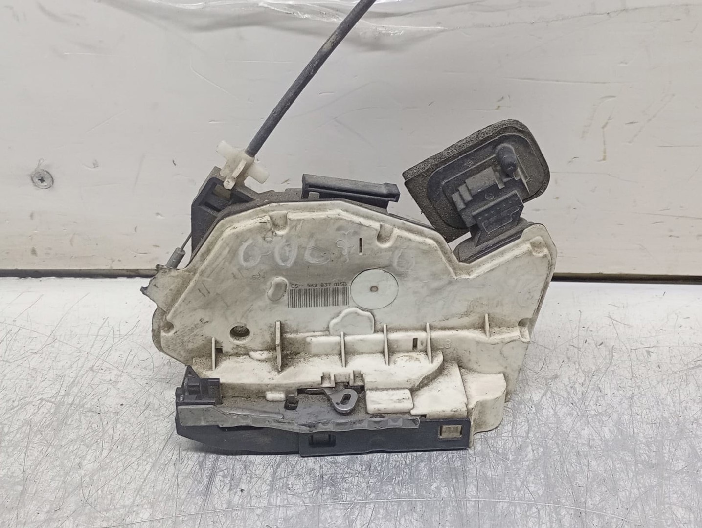 Broasca stanga fata 5K2837015B Volkswagen Golf 5 (2003 - 2009)