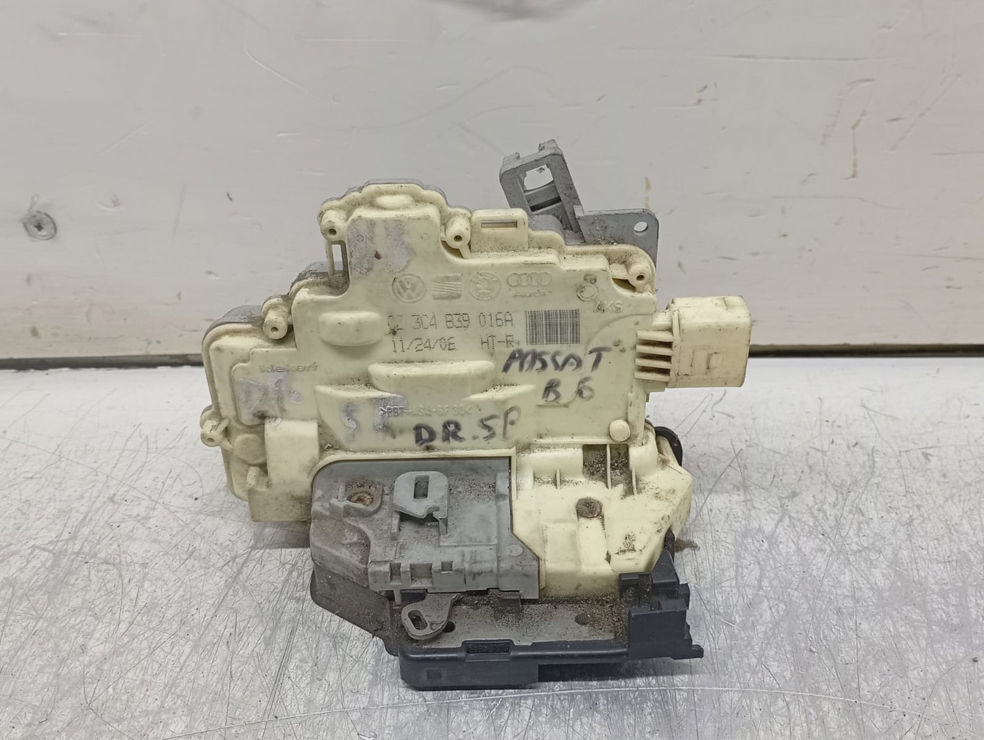 Broasca dreapta spate 3C4839016A Volkswagen Passat B6 (2005 - 2010)