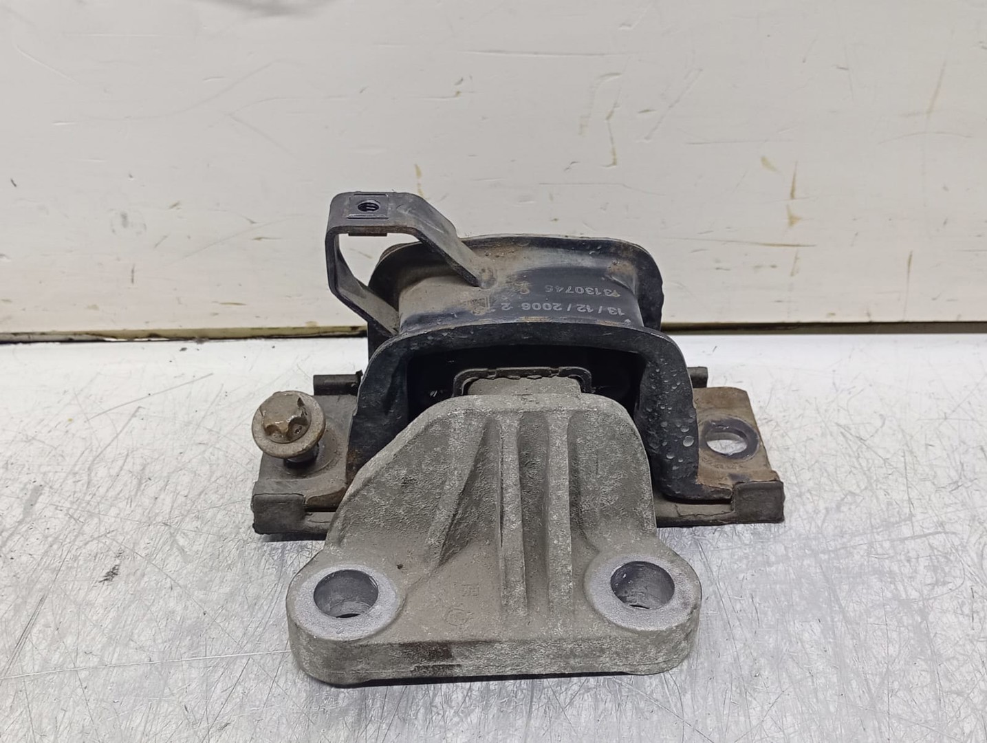 Suport motor 13130745 Opel Corsa D (2006 - 2011)