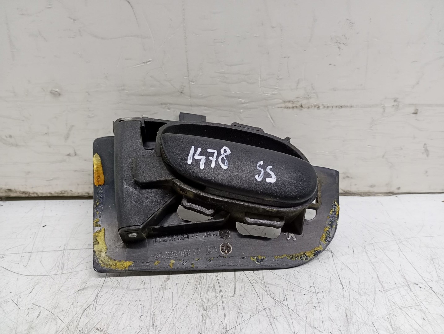 Maner interior stanga spate 9623698477 Peugeot 206 1 (facelift) (2002 - 2009)