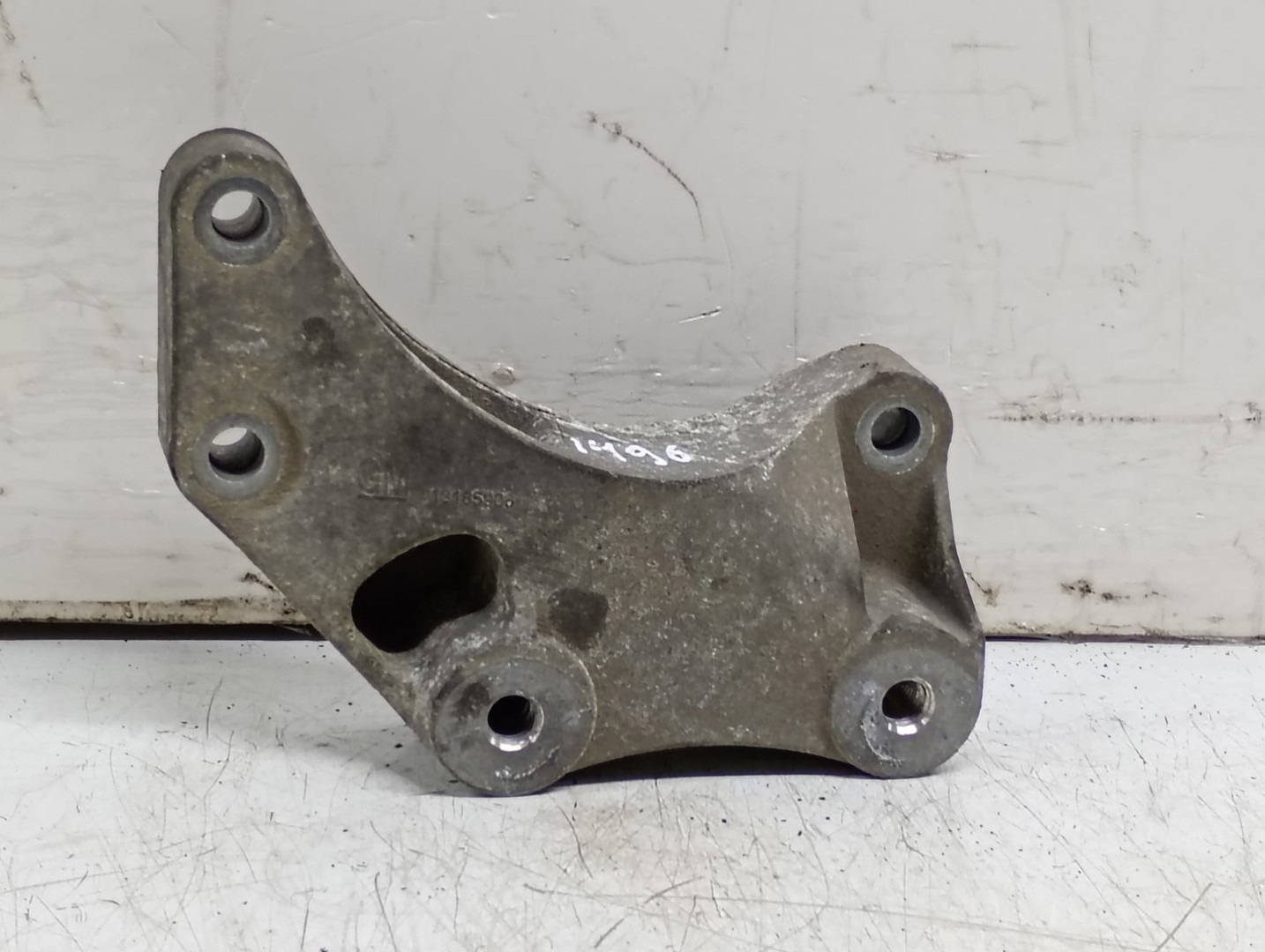 Suport motor 13185906 Opel Corsa D (2006 - 2011)