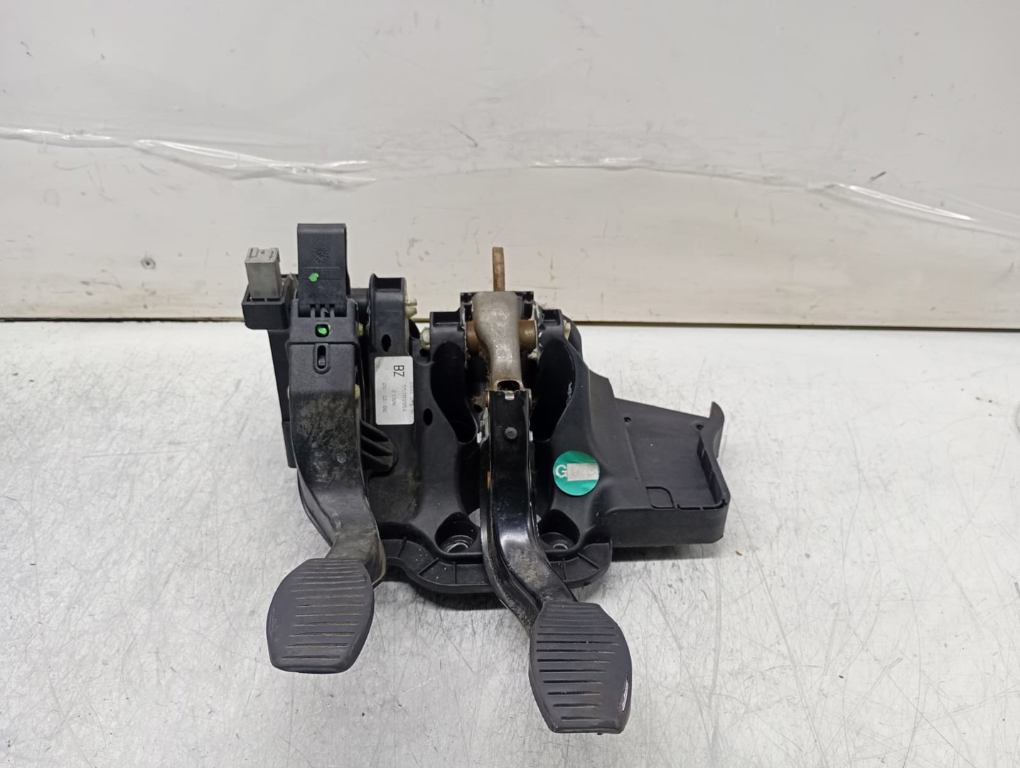 Pod pedalier 55703354 Opel Corsa D (2006 - 2011)