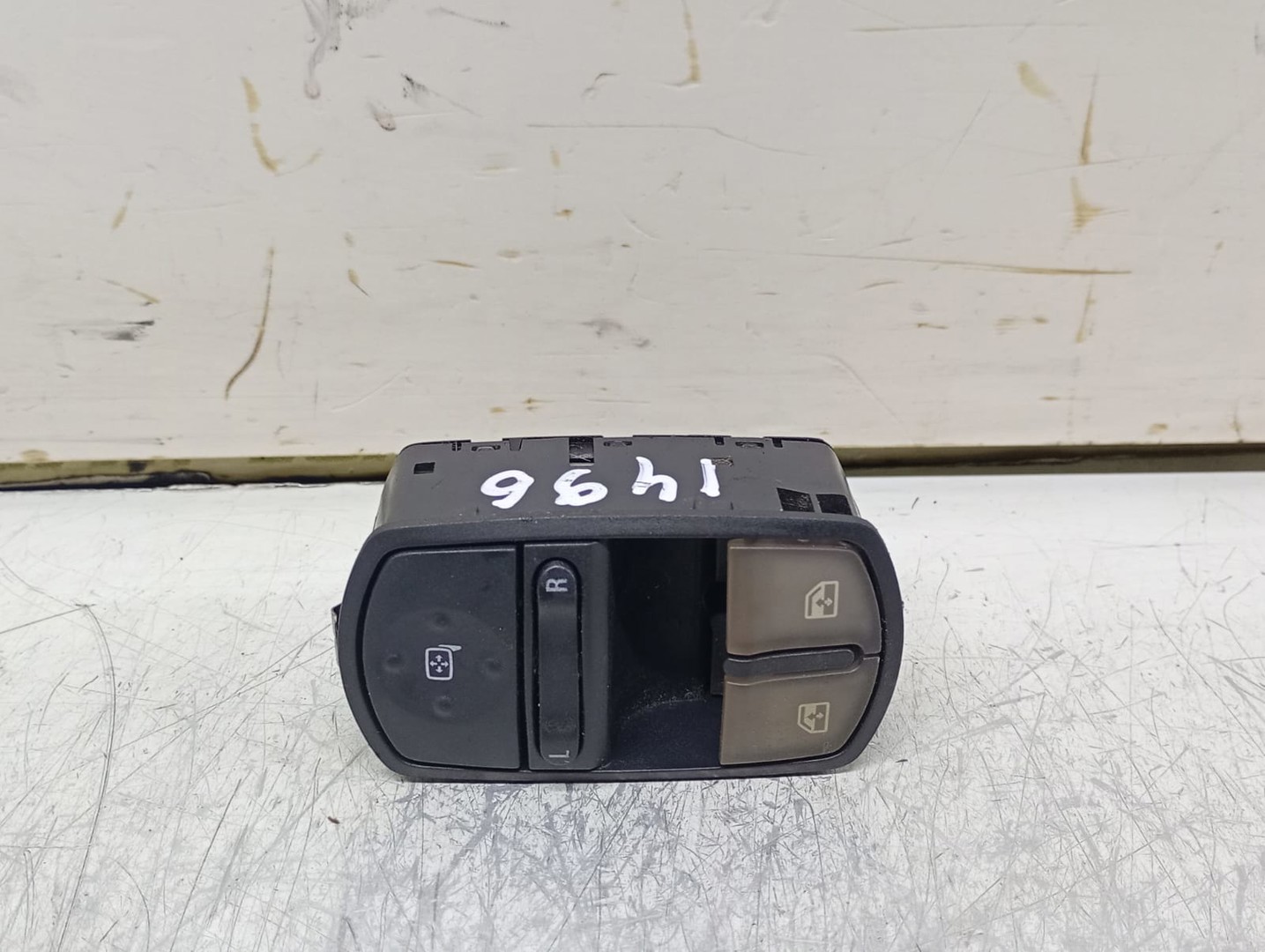 Panou comanda geamuri 13258522ad Opel Corsa D (2006 - 2011)