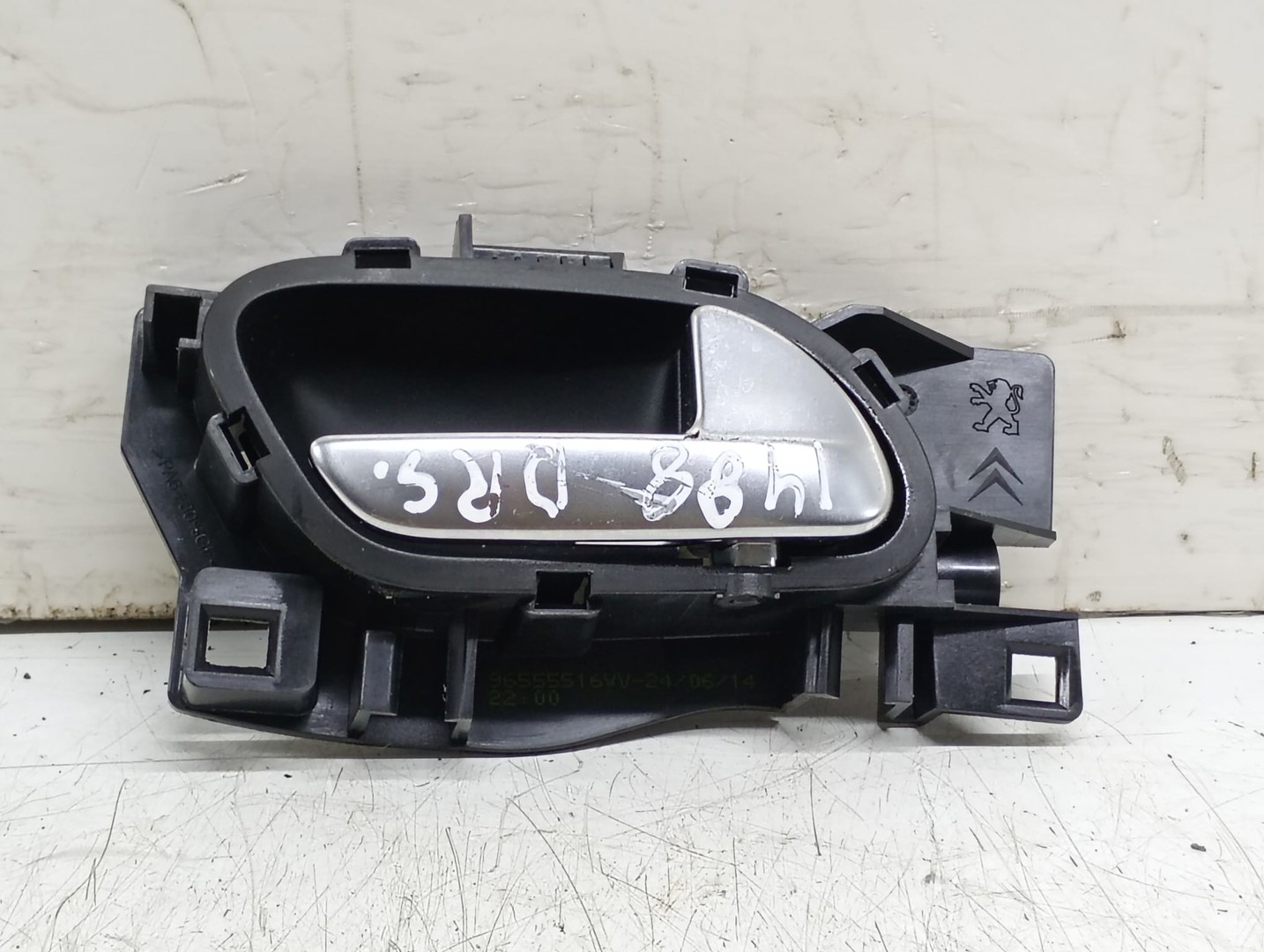 Maner interior dreapta spate 96555516VV Peugeot 208 1 (2012 - 2016)