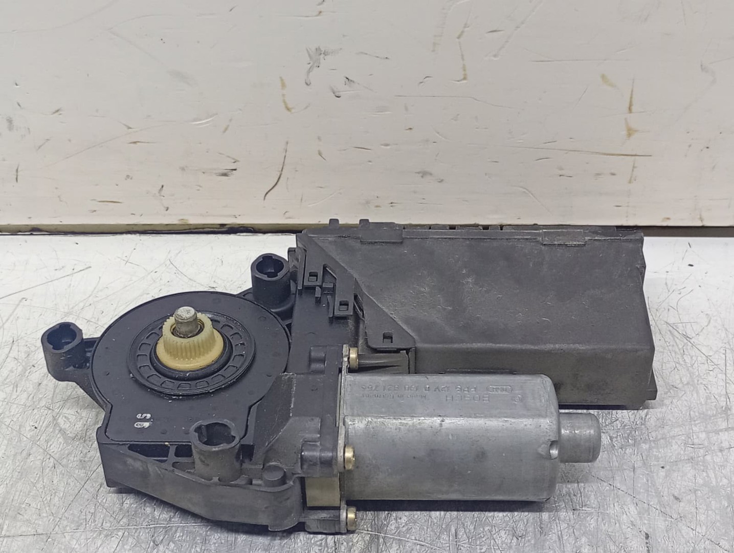 Motoras geam dreapta fata 105841-105 Audi A4 B6 (2000 - 2005)